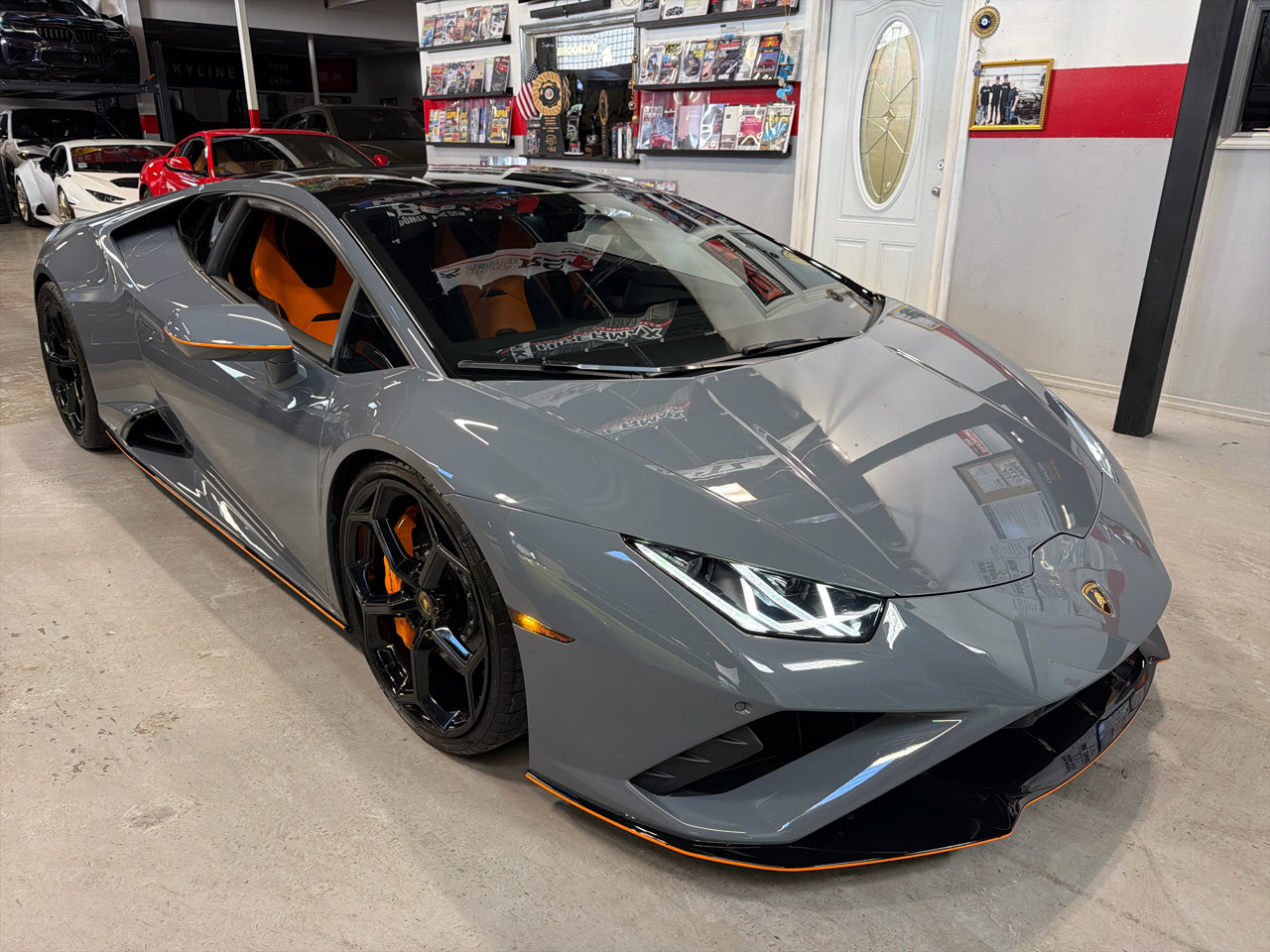 Used 2022 Lamborghini Huracan EVO image 3