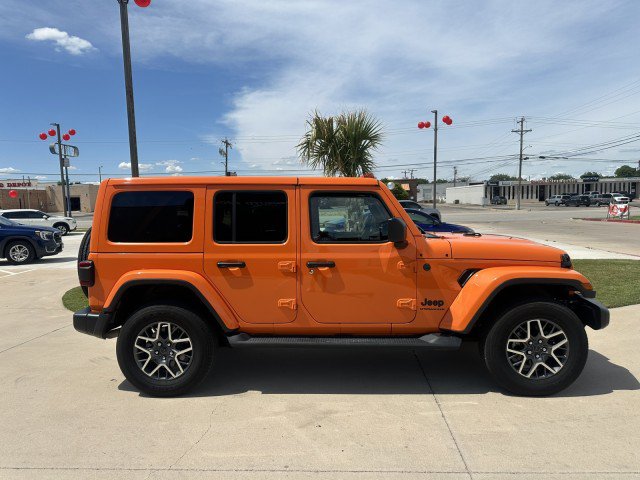 Used 2025 Jeep Wrangler Unlimited Sahara AWD/4WD image 11