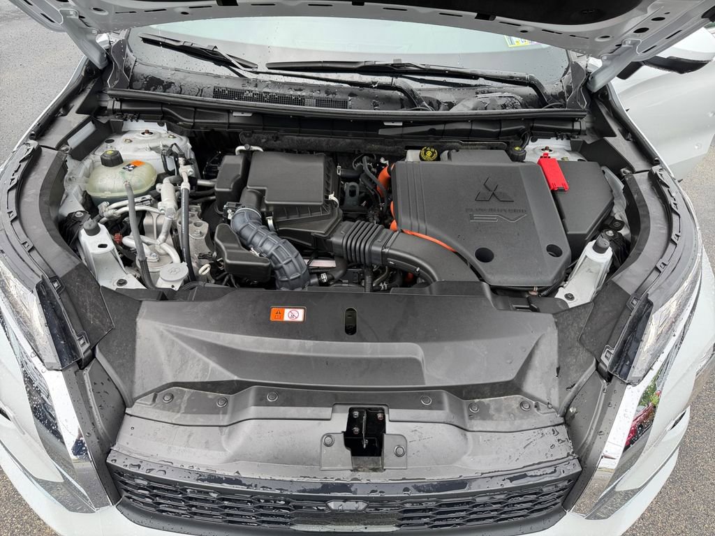 Used 2025 Mitsubishi Outlander SE AWD/4WD image 27