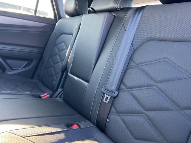 Used 2024 Volkswagen Atlas Cross Sport SE image 28