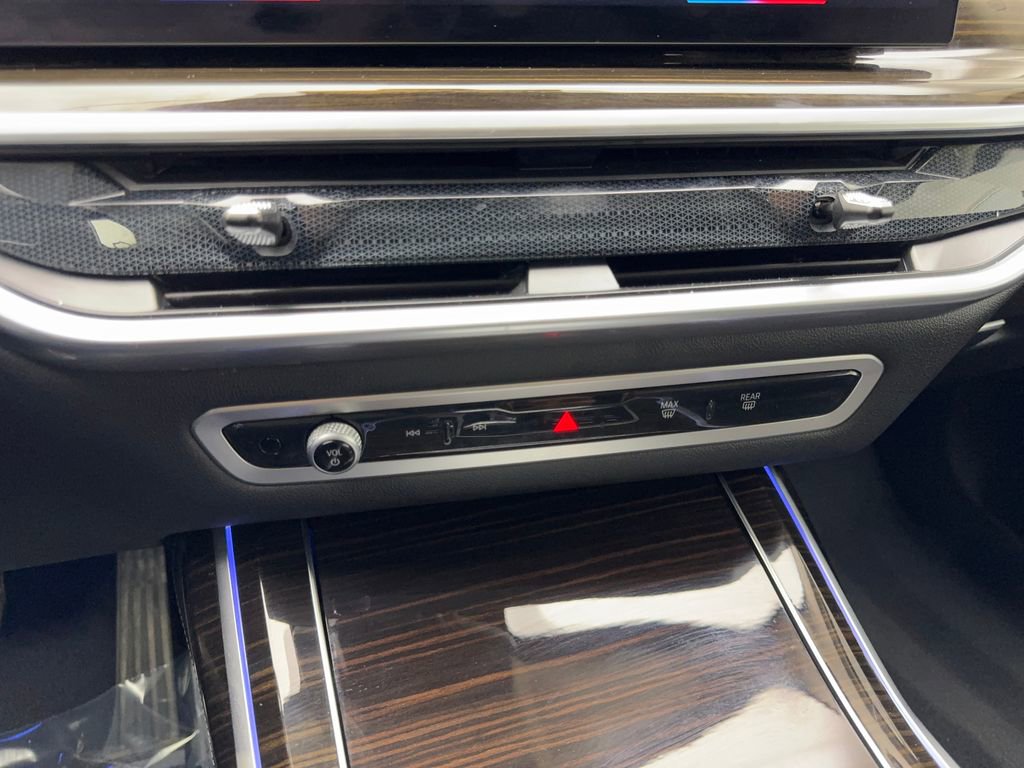 Used 2023 BMW X7 xDrive40i image 70