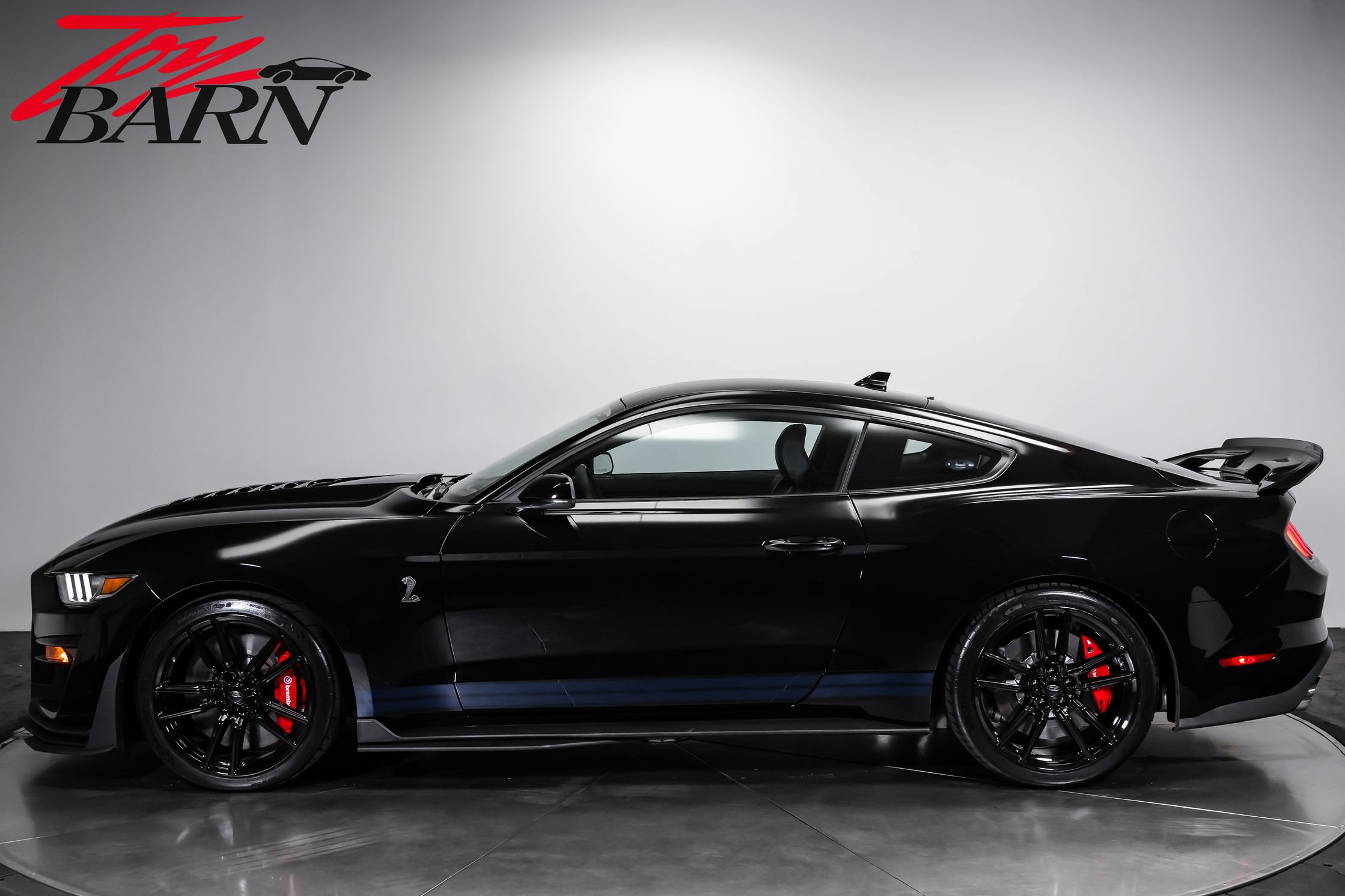 Used 2021 Ford Mustang Shelby GT500 w/ Technology Package RWD image 2