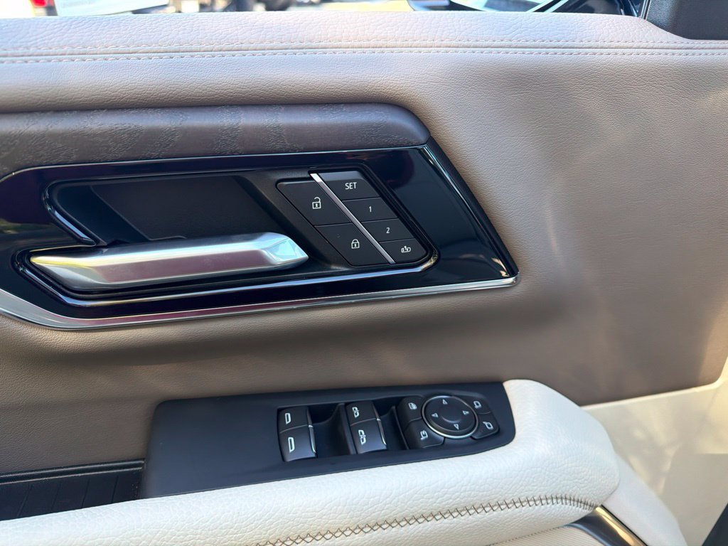 New 2026 GMC Yukon Denali w/ Denali Reserve Package AWD/4WD image 15