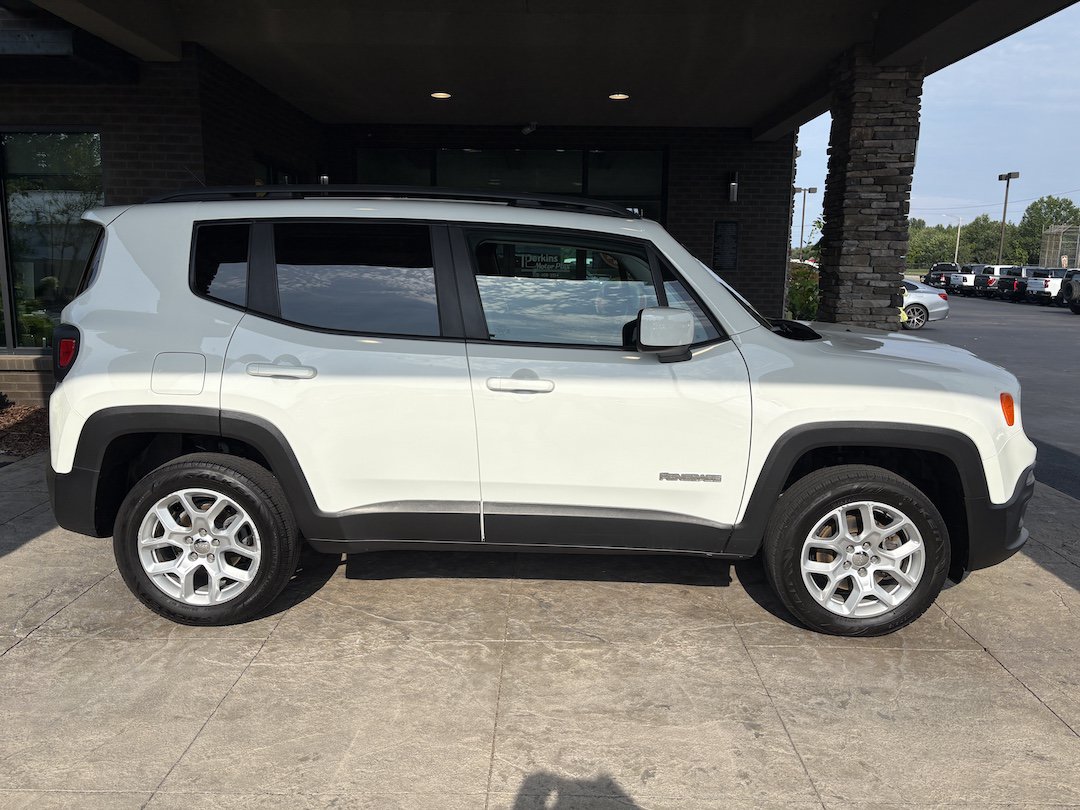 Used 2017 Jeep Renegade Latitude AWD/4WD image 5