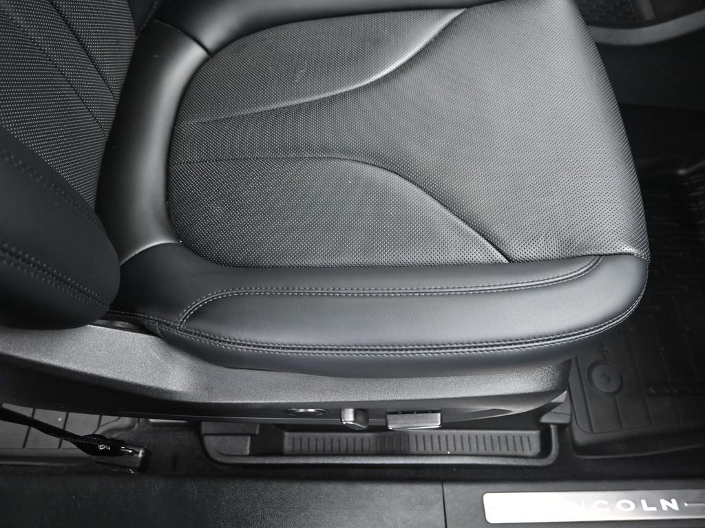 Used 2022 Lincoln Nautilus Reserve AWD/4WD image 34