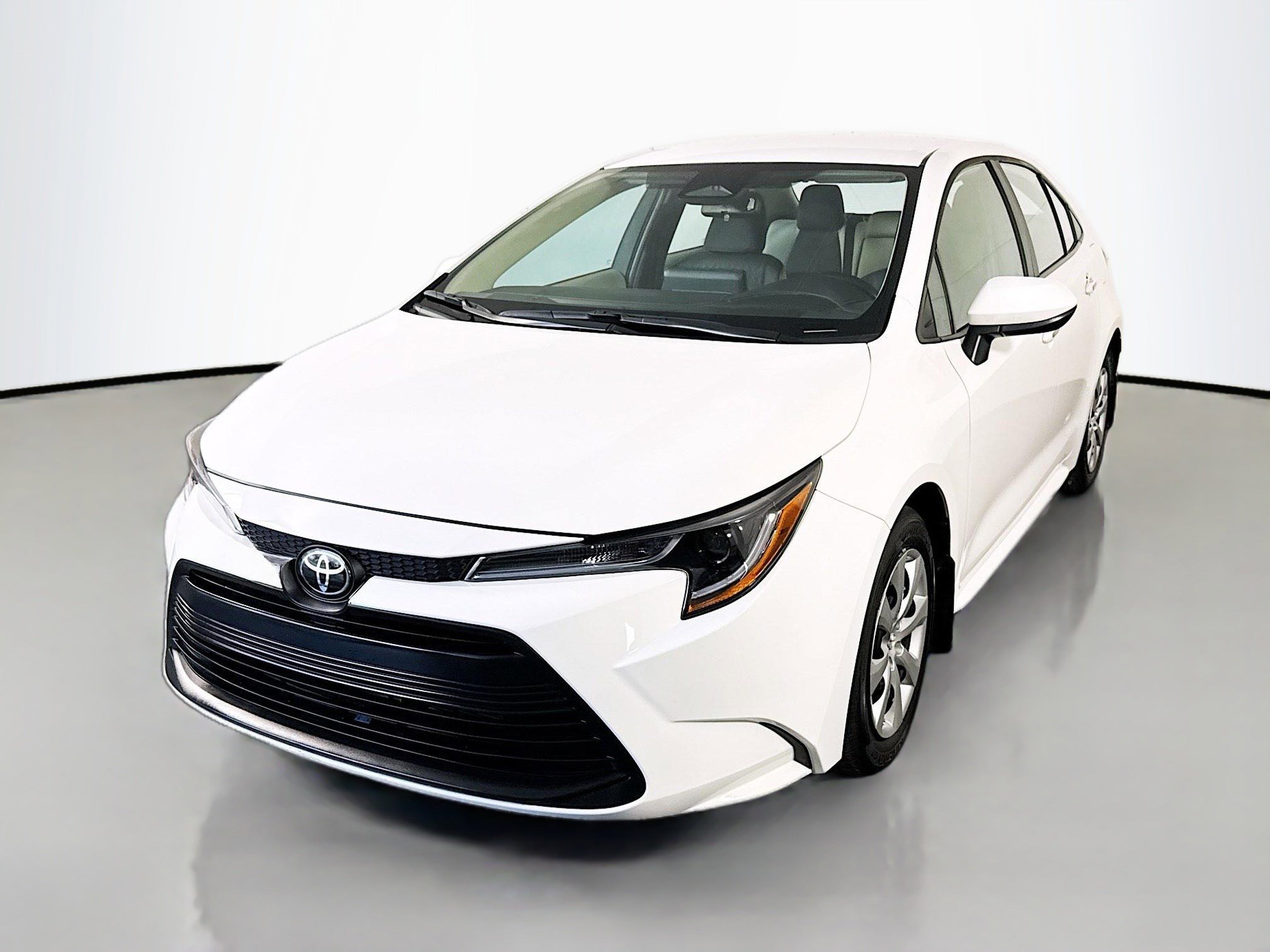 Used 2025 Toyota Corolla LE image 4