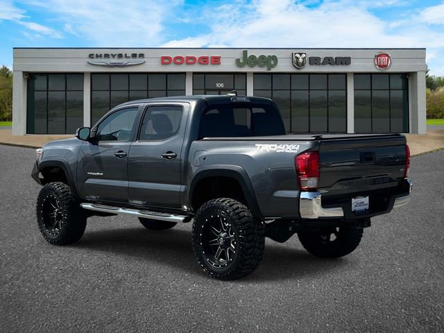 Used 2017 Toyota Tacoma TRD Sport image 28