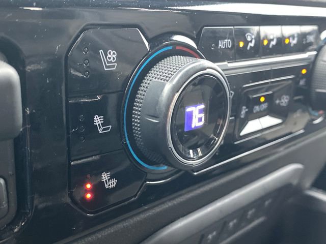 Used 2024 Chevrolet Silverado 2500 ZR2 w/ Technology Package image 34