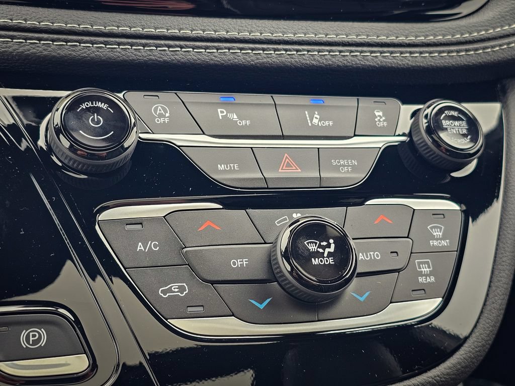New 2027 Chrysler Pacifica Limited AWD/4WD image 28