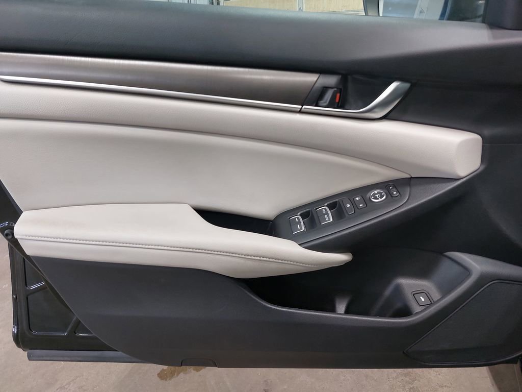 Used 2018 Honda Accord LX image 24