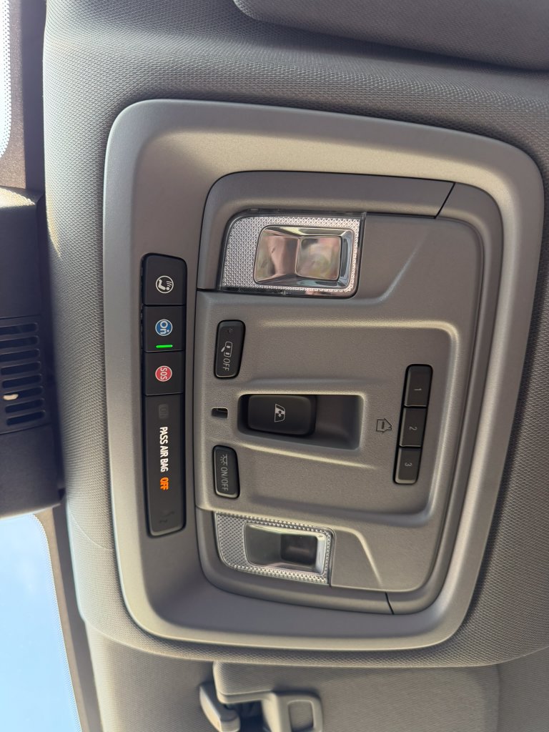 Used 2025 Chevrolet Silverado 1500 LTZ AWD/4WD image 19
