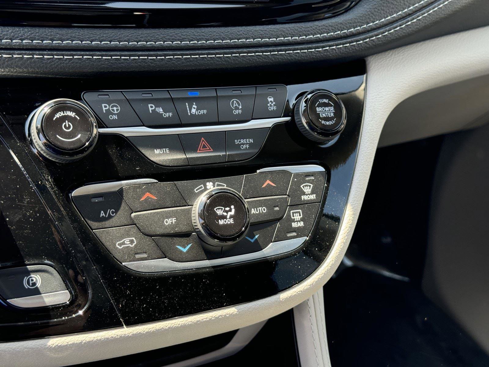 New 2024 Chrysler Pacifica Limited FWD image 19