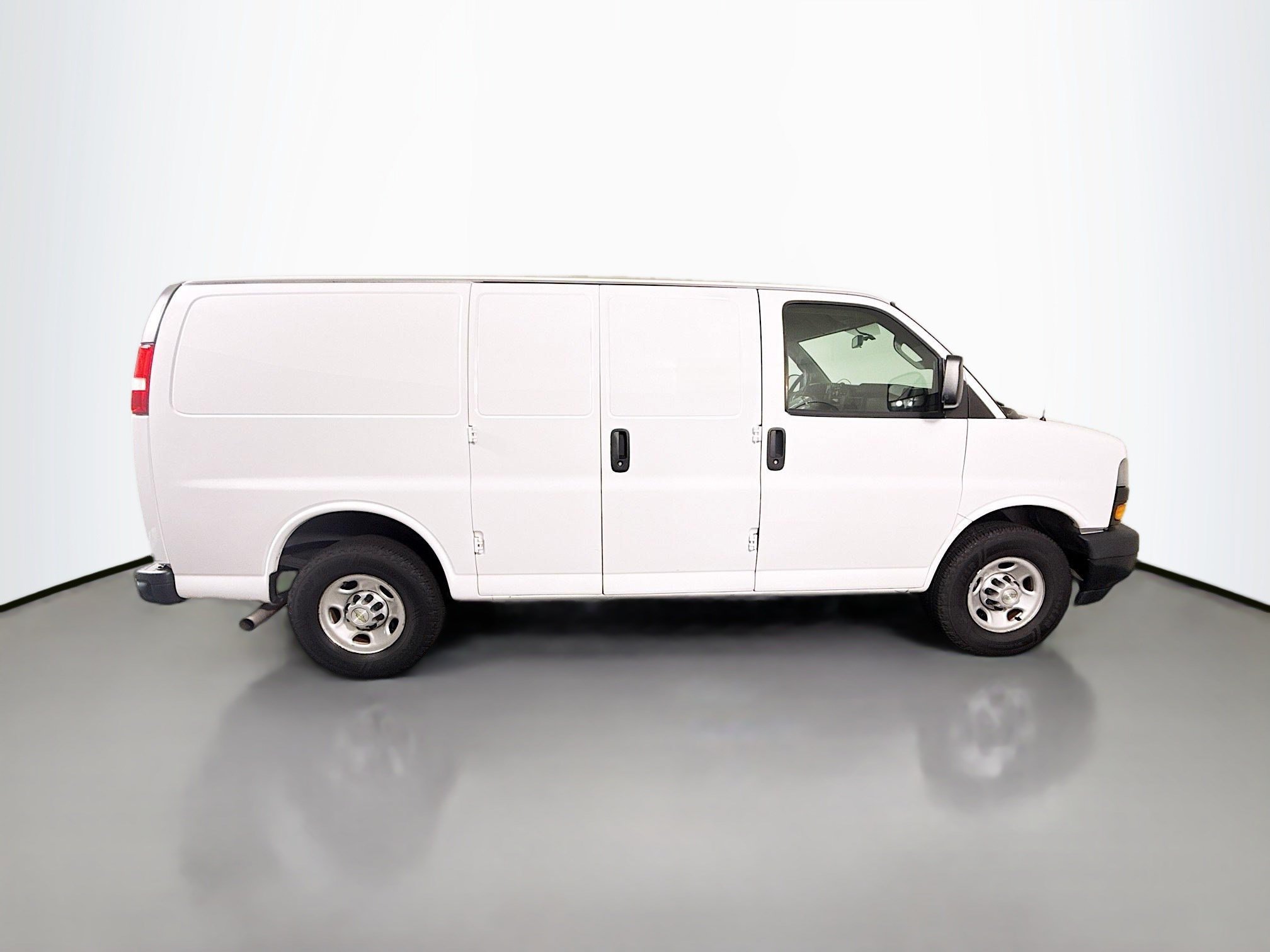 Used 2021 Chevrolet Express 2500 RWD image 11