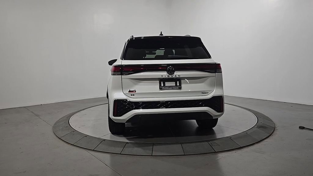 New 2026 Volkswagen Tiguan SE R-Line image 4