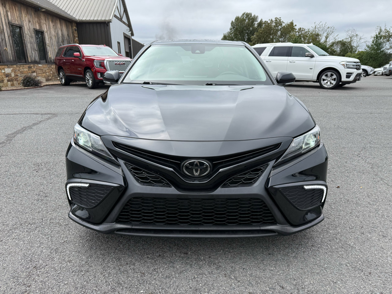 Used 2022 Toyota Camry SE image 10