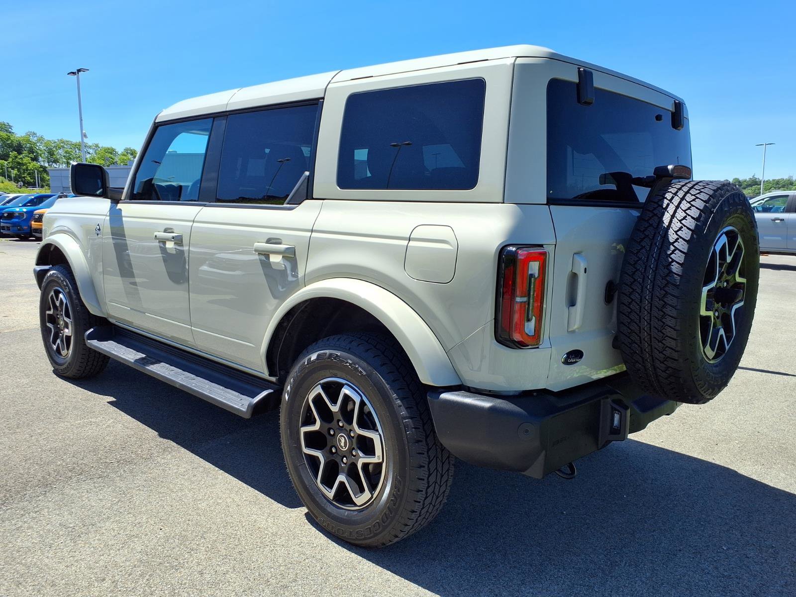 Certified 2025 Ford Bronco Outer Banks AWD/4WD image 4