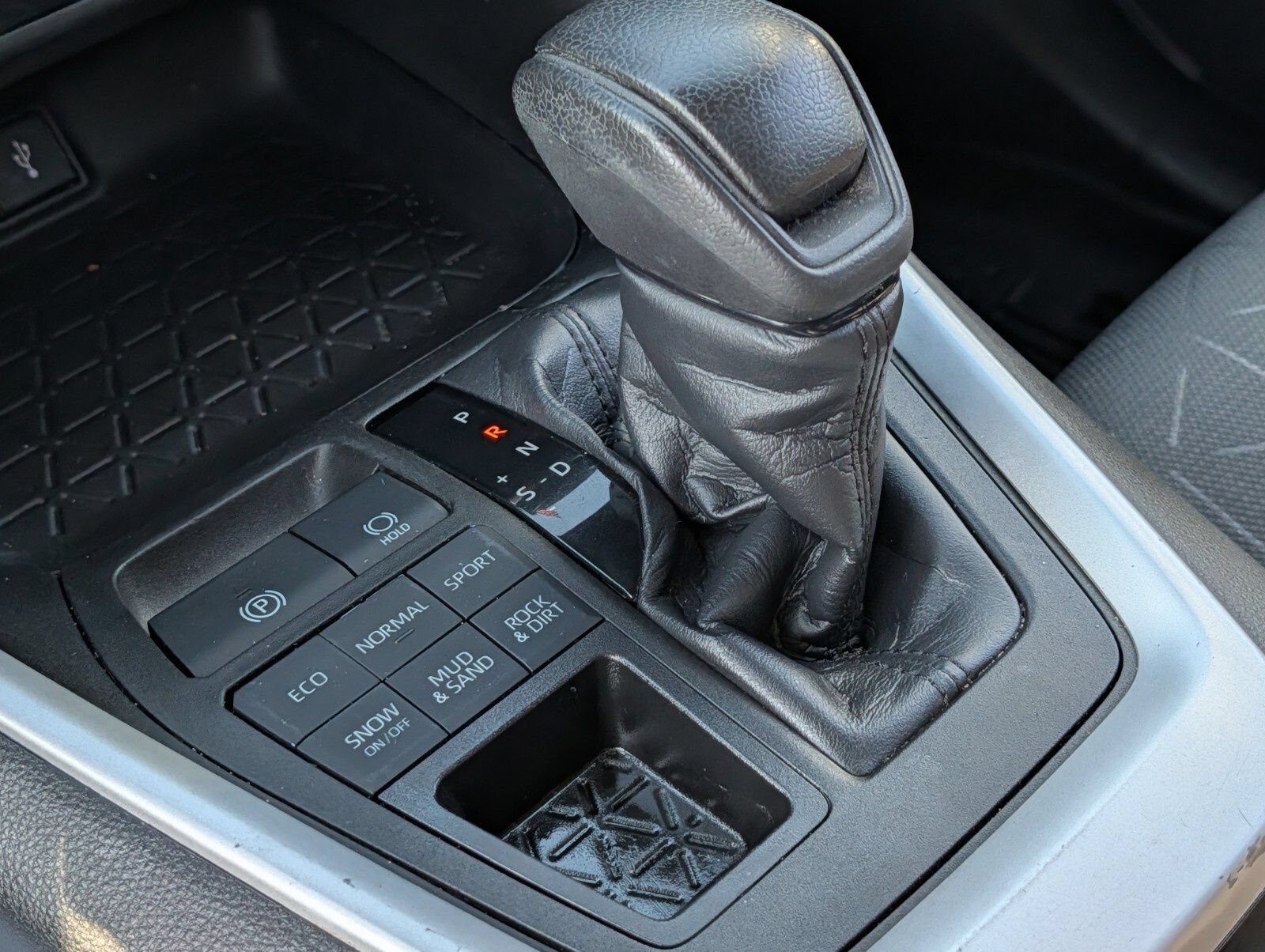 Used 2021 Toyota RAV4 XLE w/ Convenience Package AWD/4WD image 10
