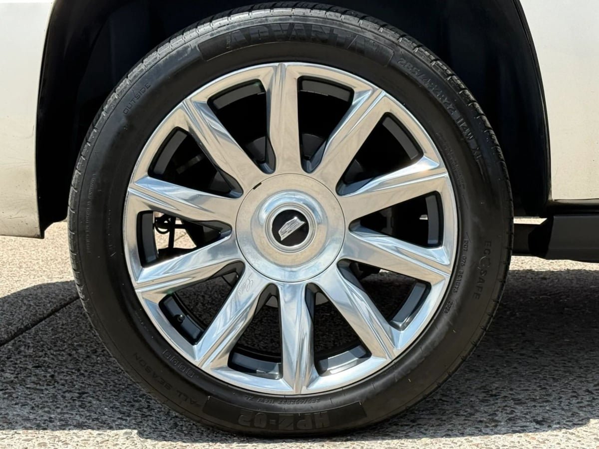 Used 2013 Cadillac Escalade Platinum AWD/4WD image 25