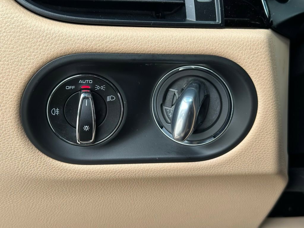 Certified 2024 Porsche Macan image 34