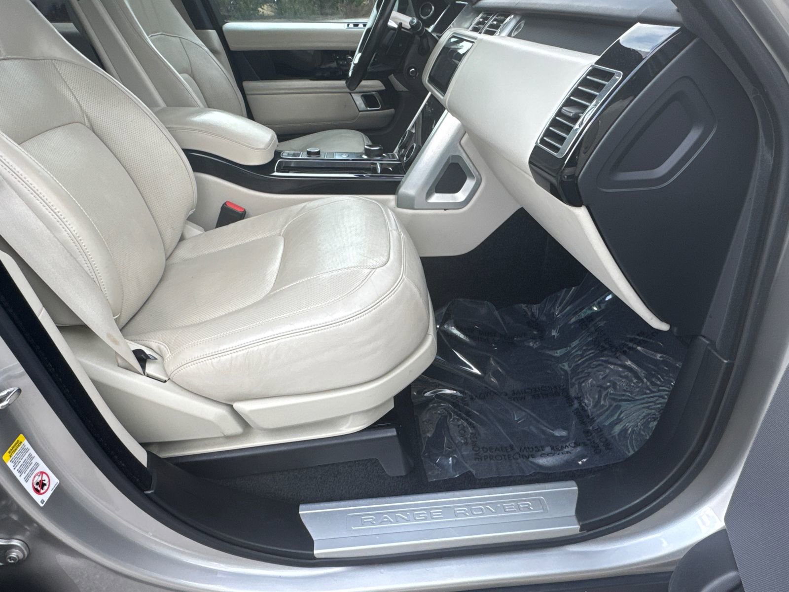 Used 2020 Land Rover Range Rover HSE image 13