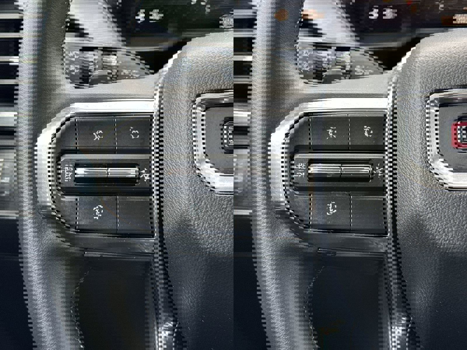 Used 2025 GMC Acadia Elevation image 19