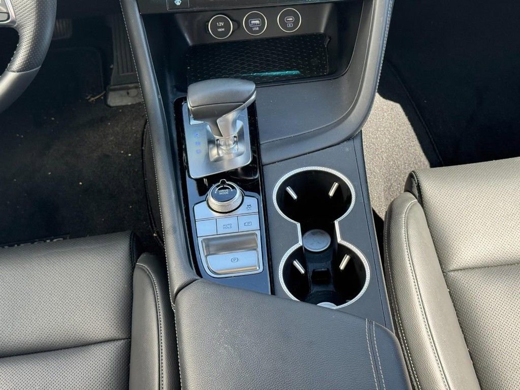 Used 2025 Genesis G70 2.5T image 14