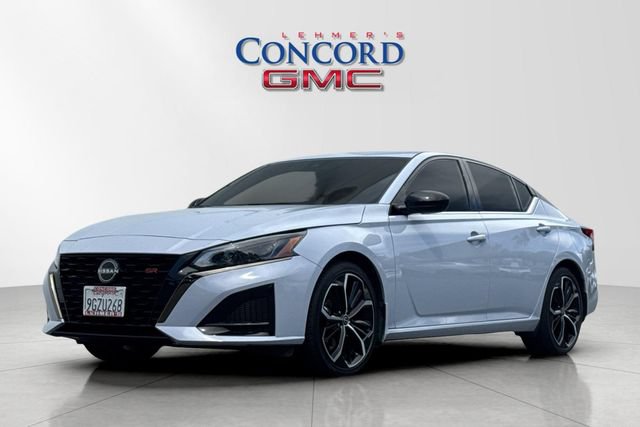 Used 2023 Nissan Altima 2.5 SR w/ SR Premium Package FWD image 8