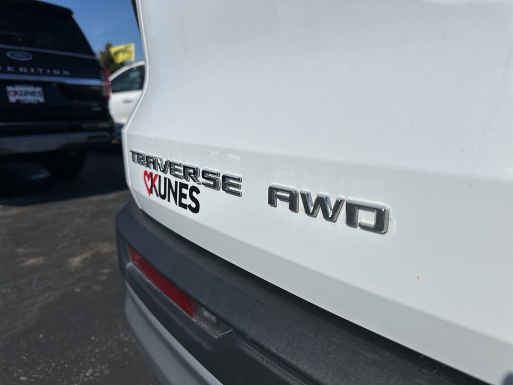 Used 2024 Chevrolet Traverse LT image 13