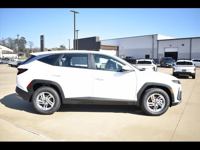 Certified 2025 Hyundai Tucson SE FWD image 2