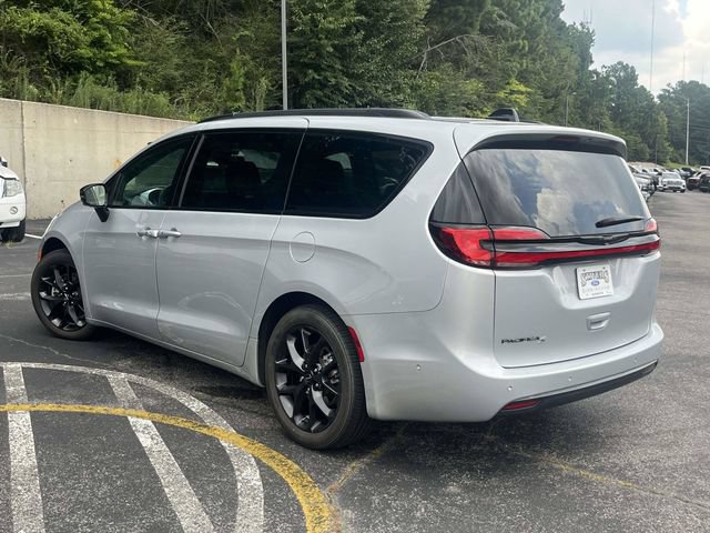Used 2024 Chrysler Pacifica Touring-L w/ S Appearance Package FWD image 6