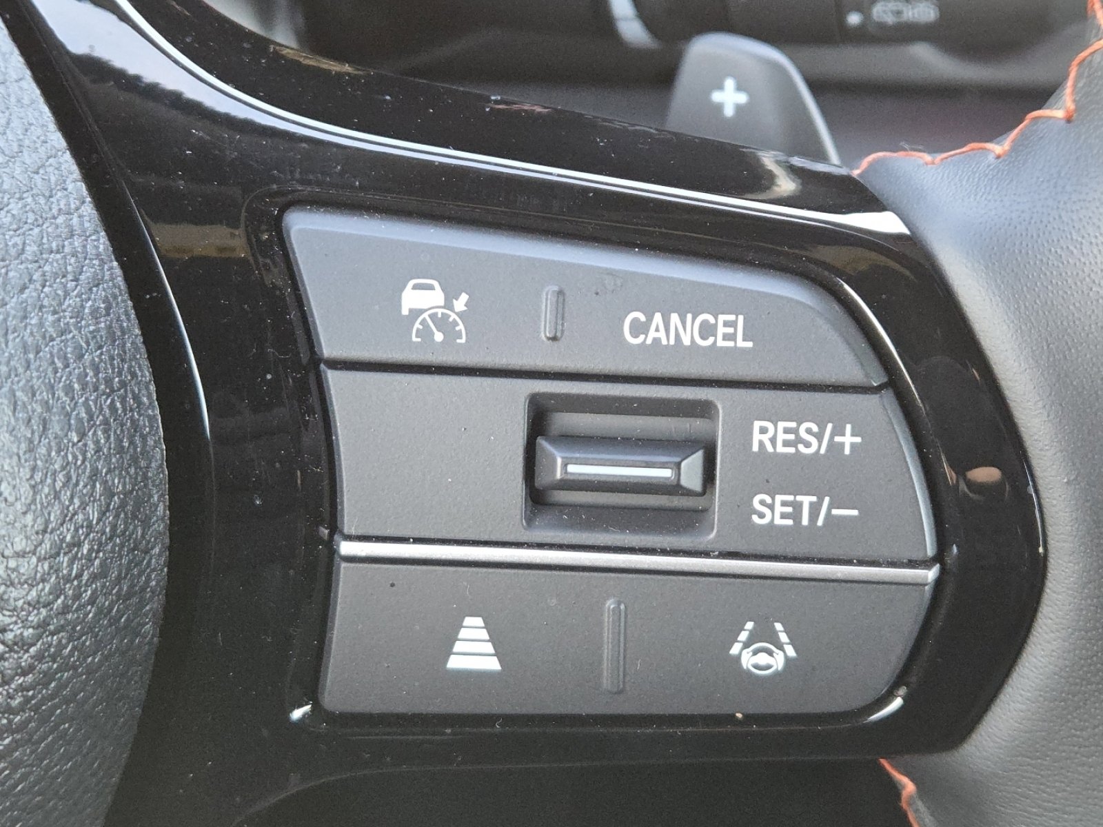 Used 2025 Honda Pilot Sport image 9