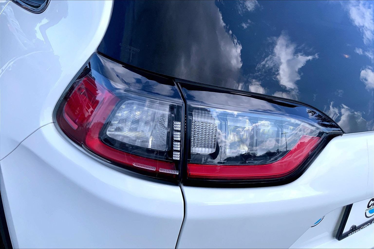 Used 2019 Jeep Cherokee Latitude Plus AWD/4WD image 26