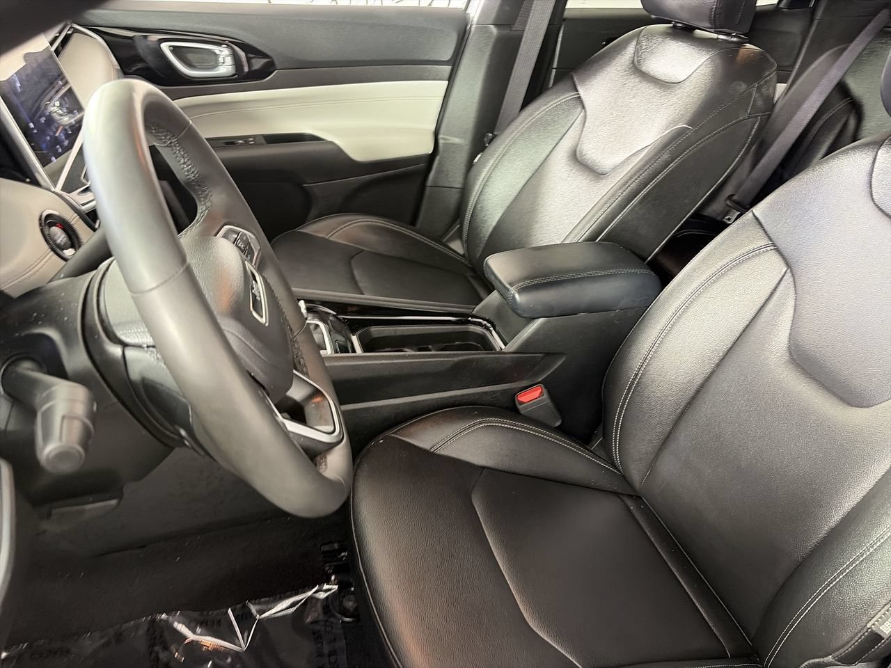 Used 2025 Jeep Compass Limited AWD/4WD image 18
