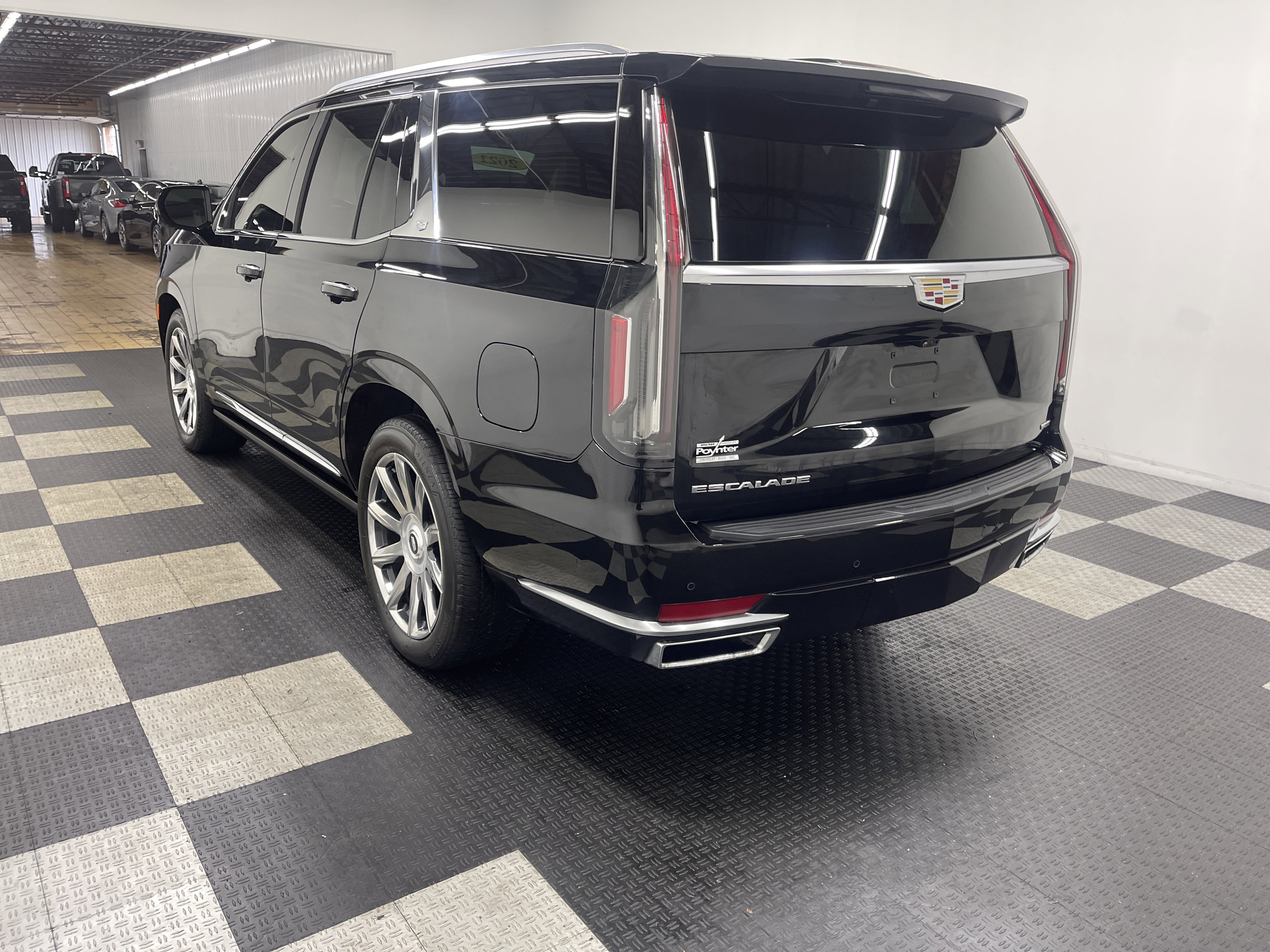 Used 2021 Cadillac Escalade Premium Luxury Platinum image 2
