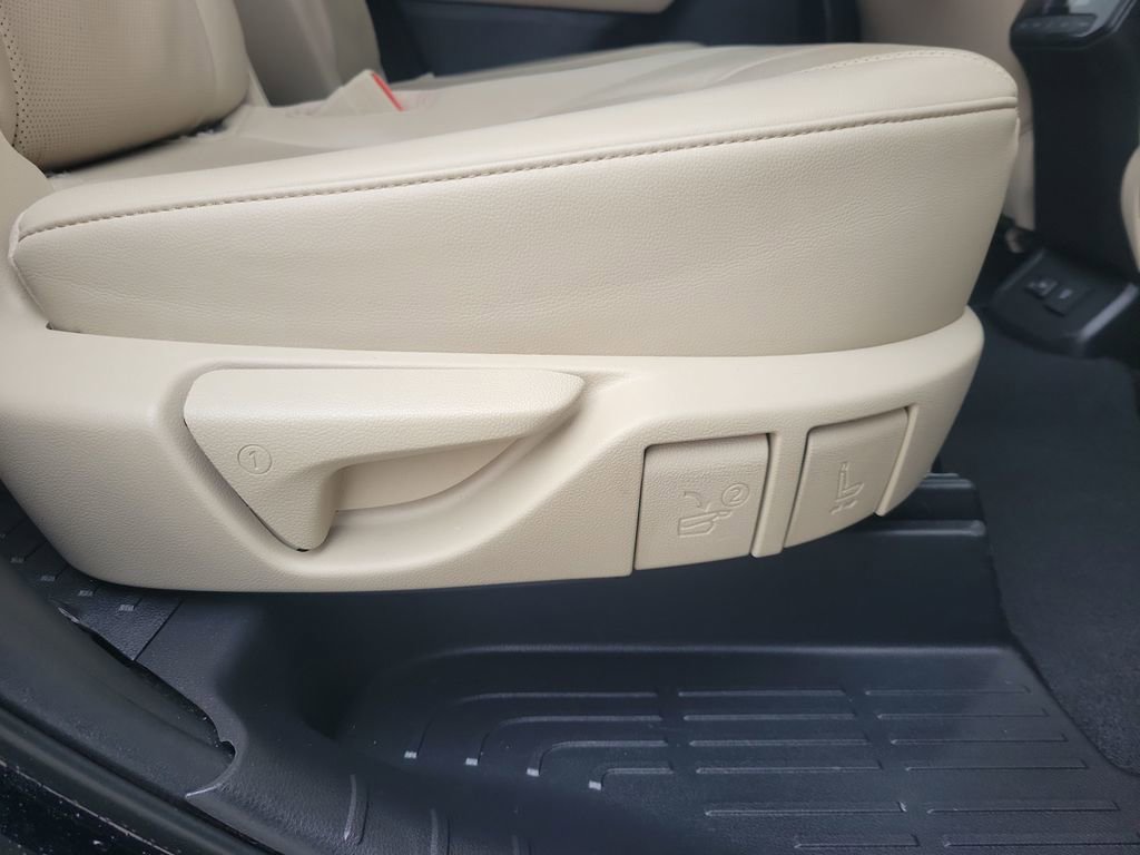 Used 2023 Toyota Highlander Limited FWD image 36