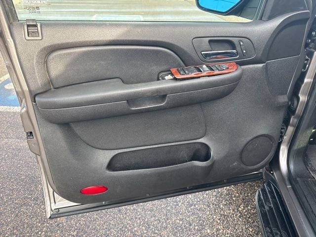 Used 2013 Chevrolet Suburban LT image 21