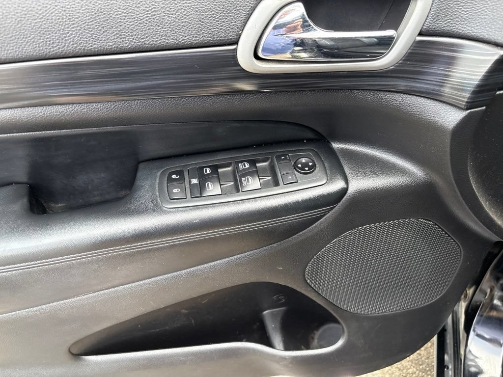 Used 2020 Jeep Grand Cherokee Altitude AWD/4WD image 10