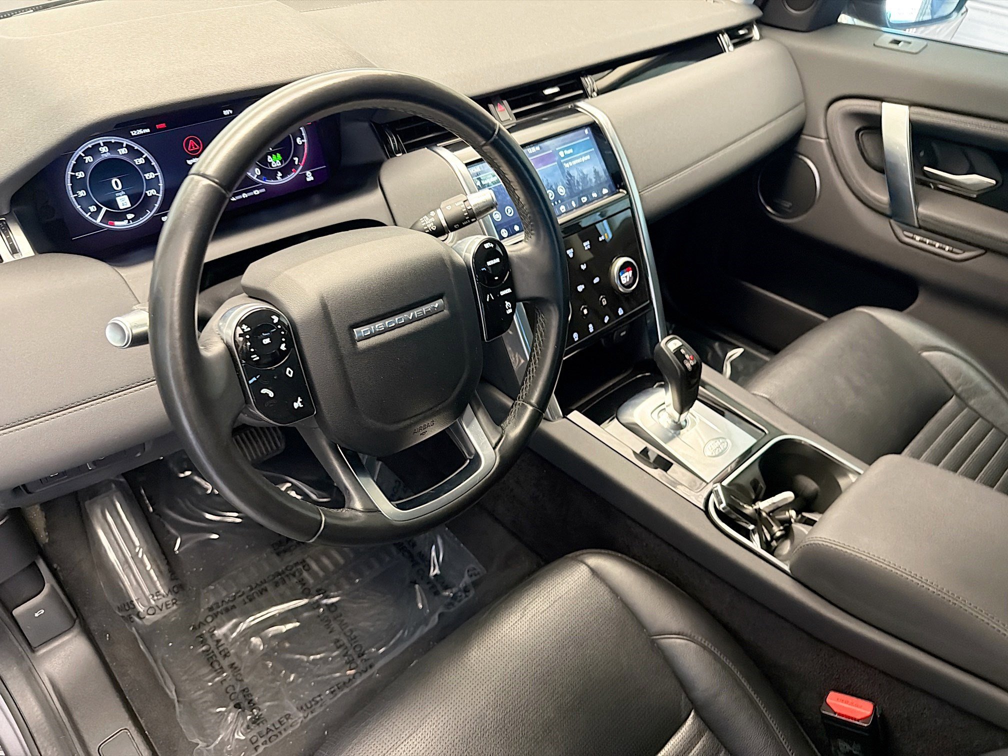 Used 2020 Land Rover Discovery Sport SE image 7