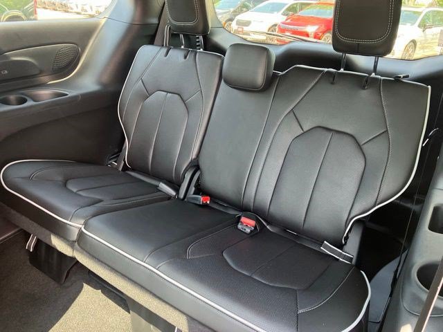 New 2027 Chrysler Pacifica Limited AWD/4WD image 23