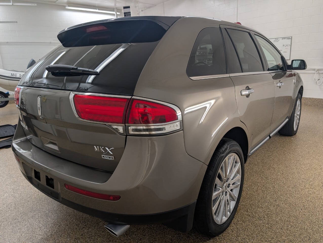 Used 2012 Lincoln MKX AWD image 4