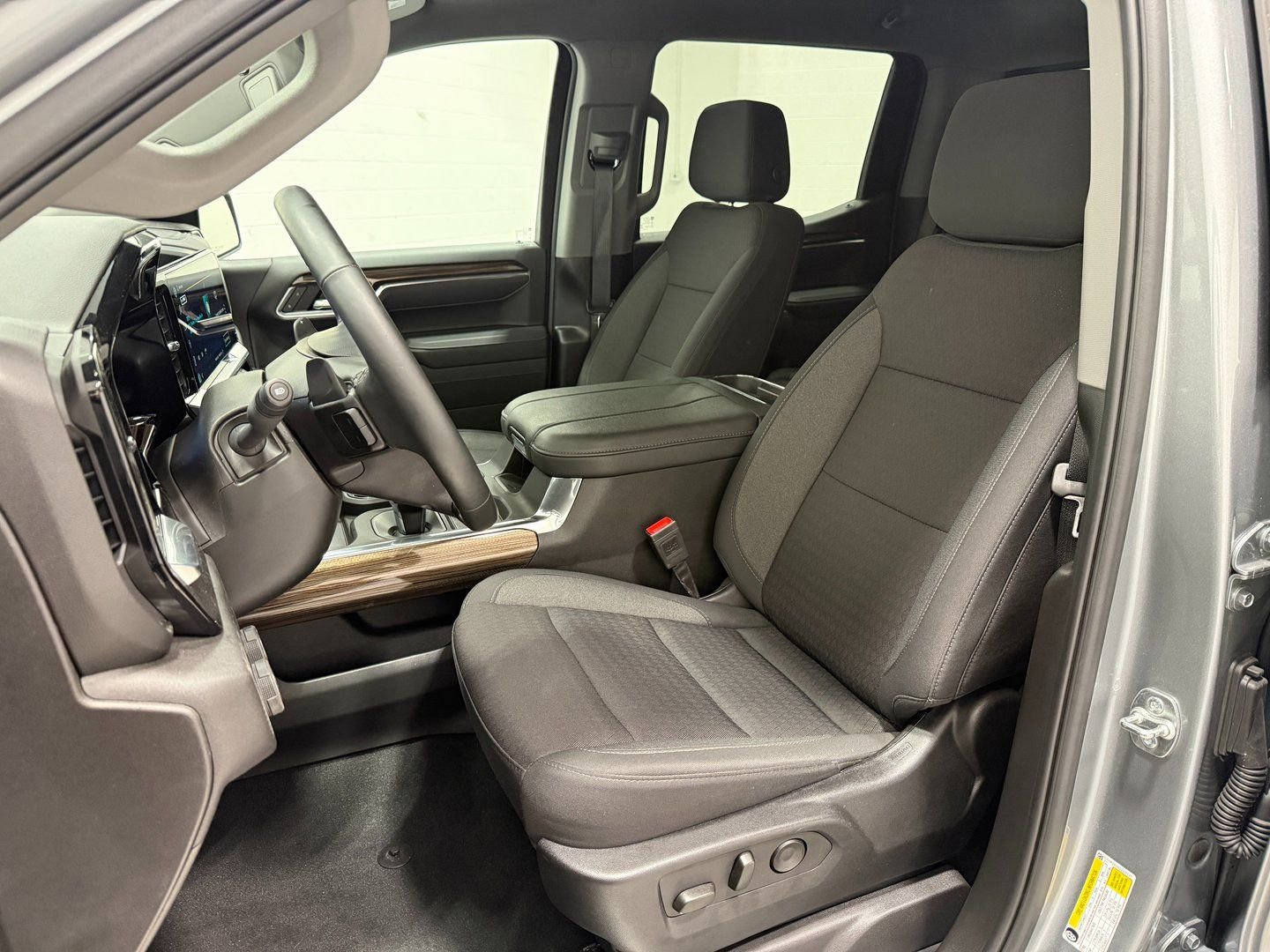 Used 2025 Chevrolet Silverado 1500 RST w/ Convenience Package II AWD/4WD image 10