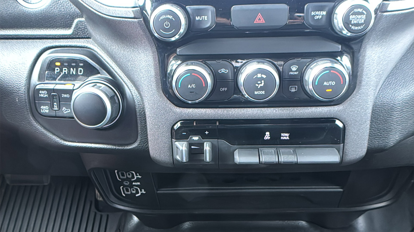 Used 2022 RAM 2500 Tradesman w/ Chrome Appearance Group image 31