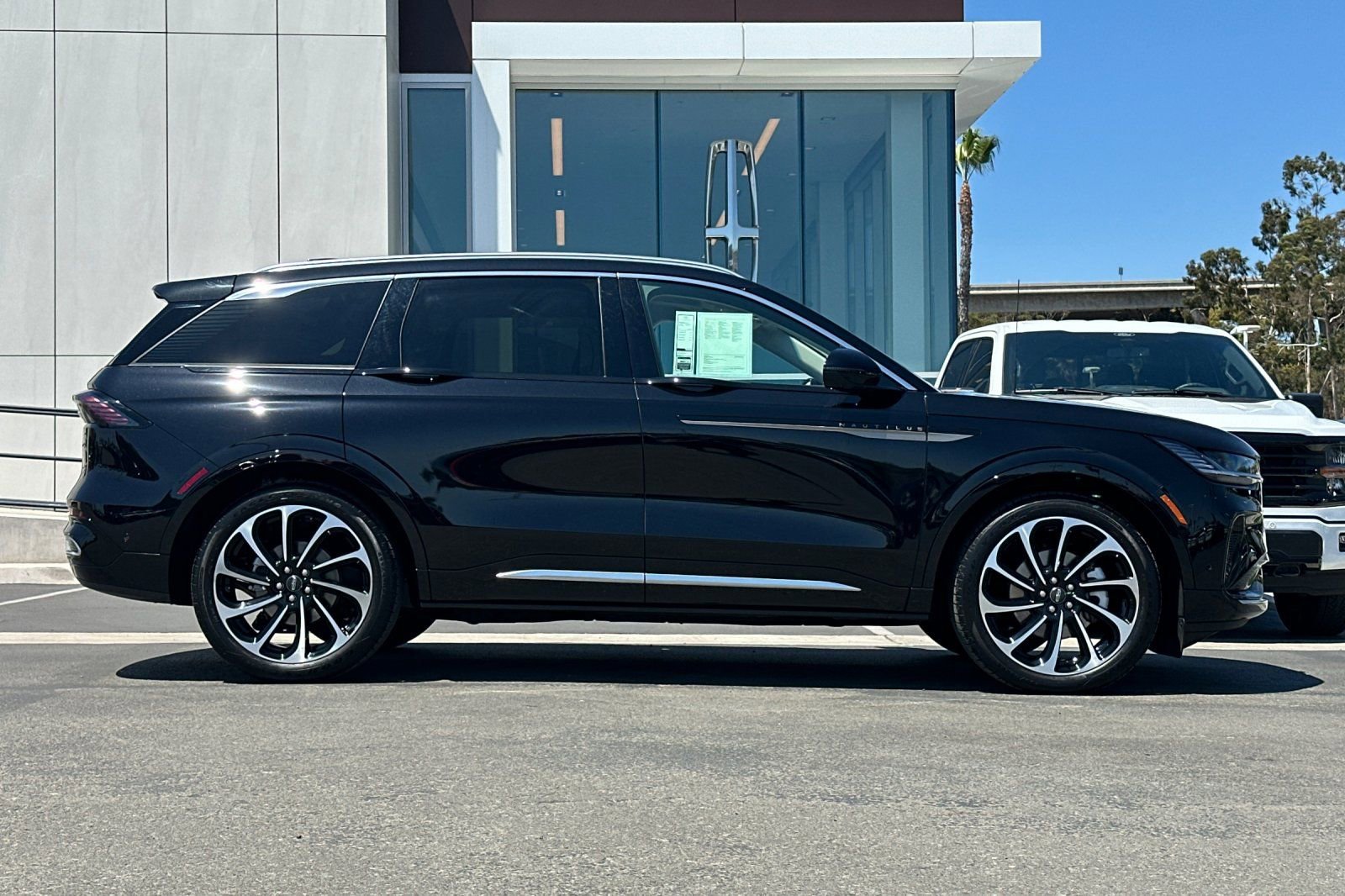 Used 2024 Lincoln Nautilus Black Label AWD/4WD image 2