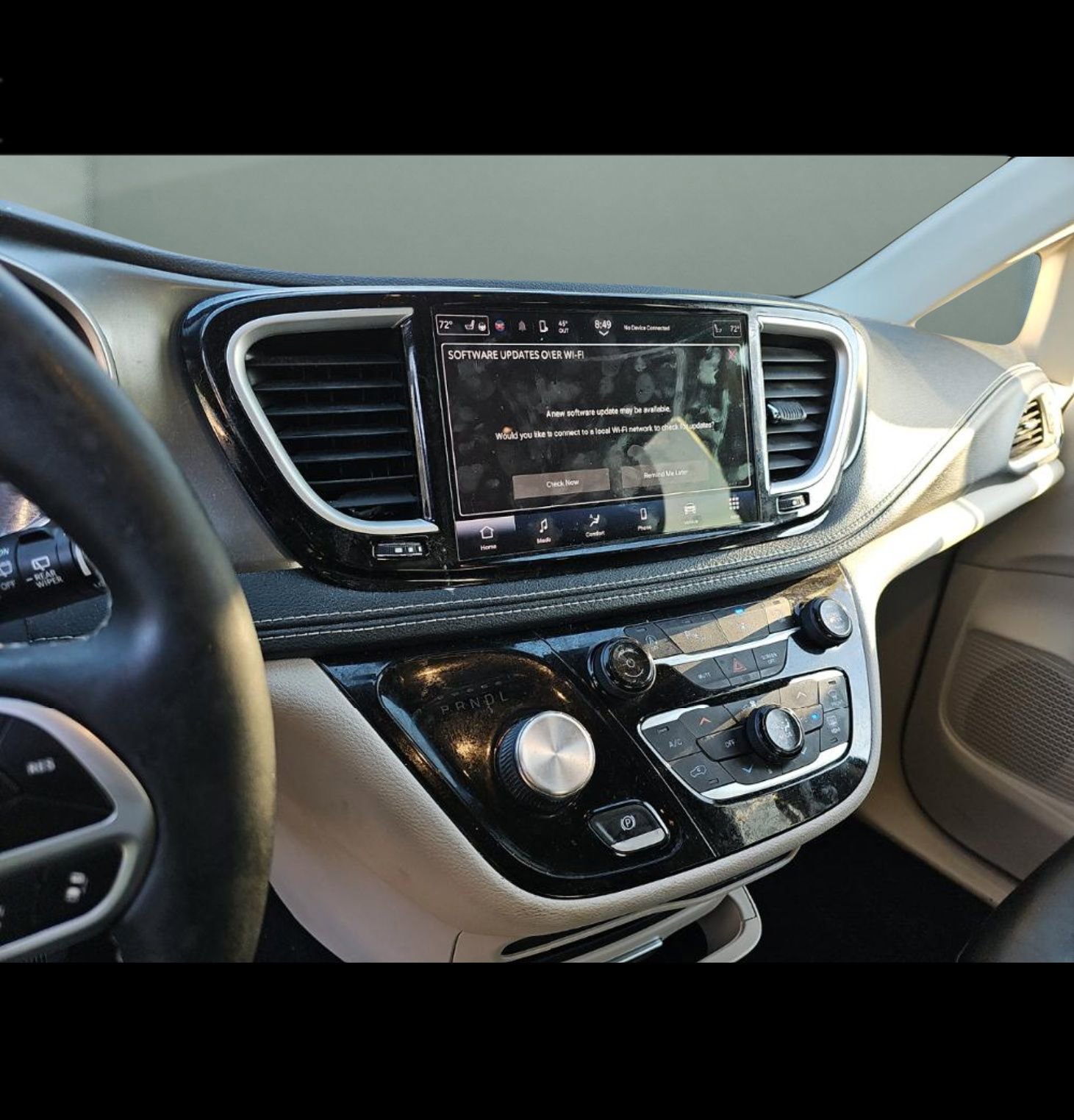 Used 2023 Chrysler Pacifica Touring-L image 13