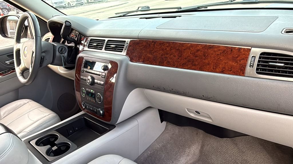 Used 2014 Chevrolet Tahoe LT RWD image 40