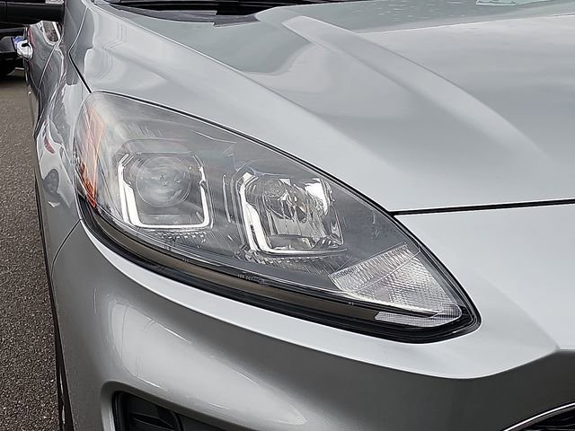 Used 2022 Ford Escape SE w/ Cold Weather Package image 9