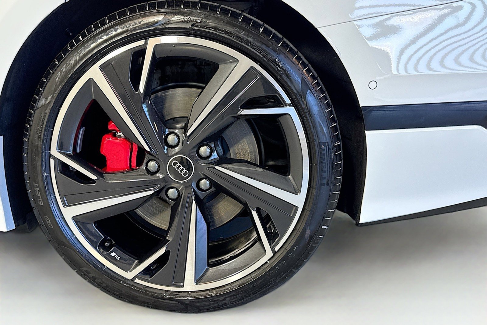 Used 2025 Audi S6 e-tron Prestige w/ 21" Black Optic Package AWD/4WD image 29