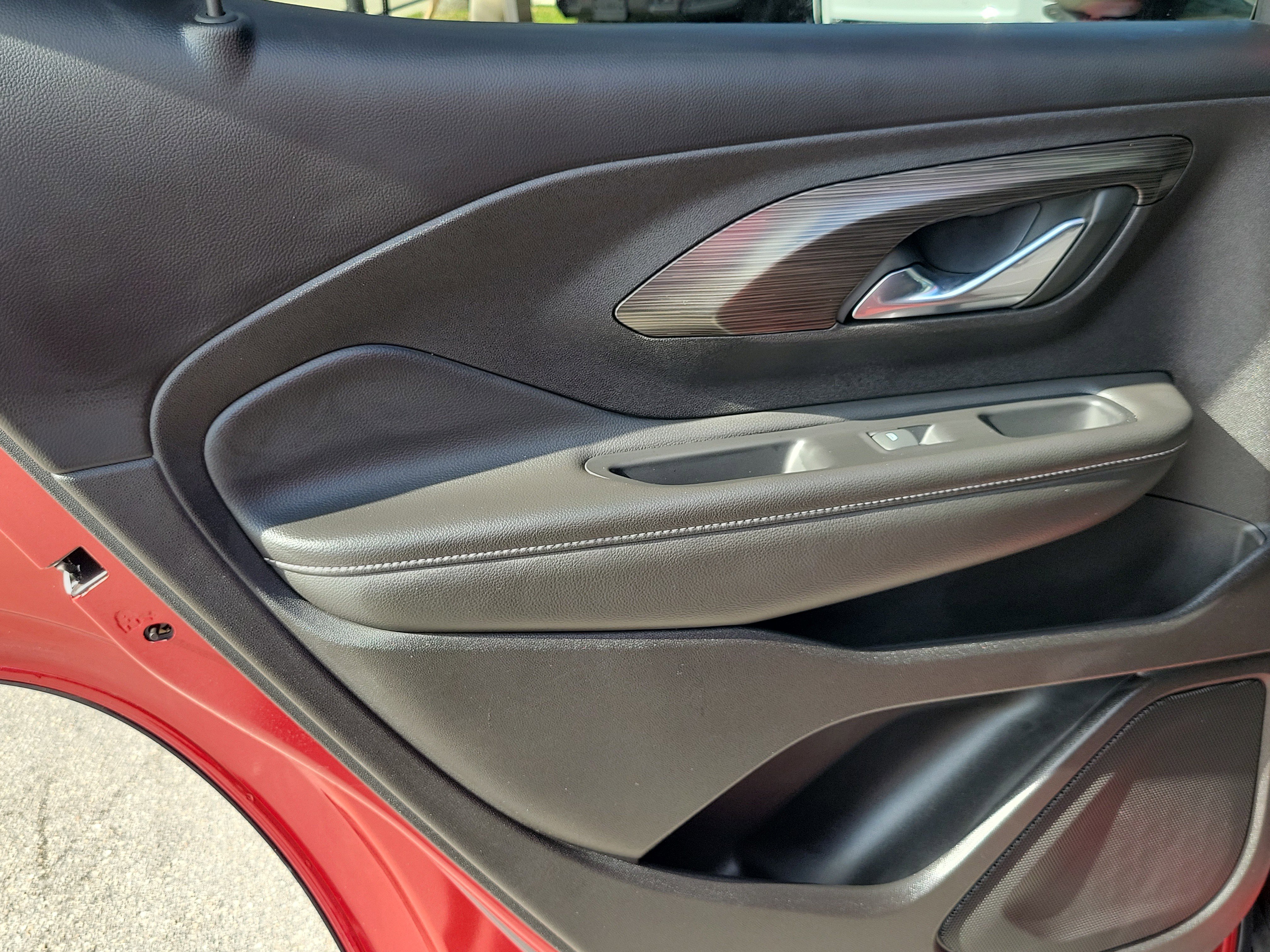 Used 2023 GMC Terrain SLE w/ Driver Convenience Package image 27