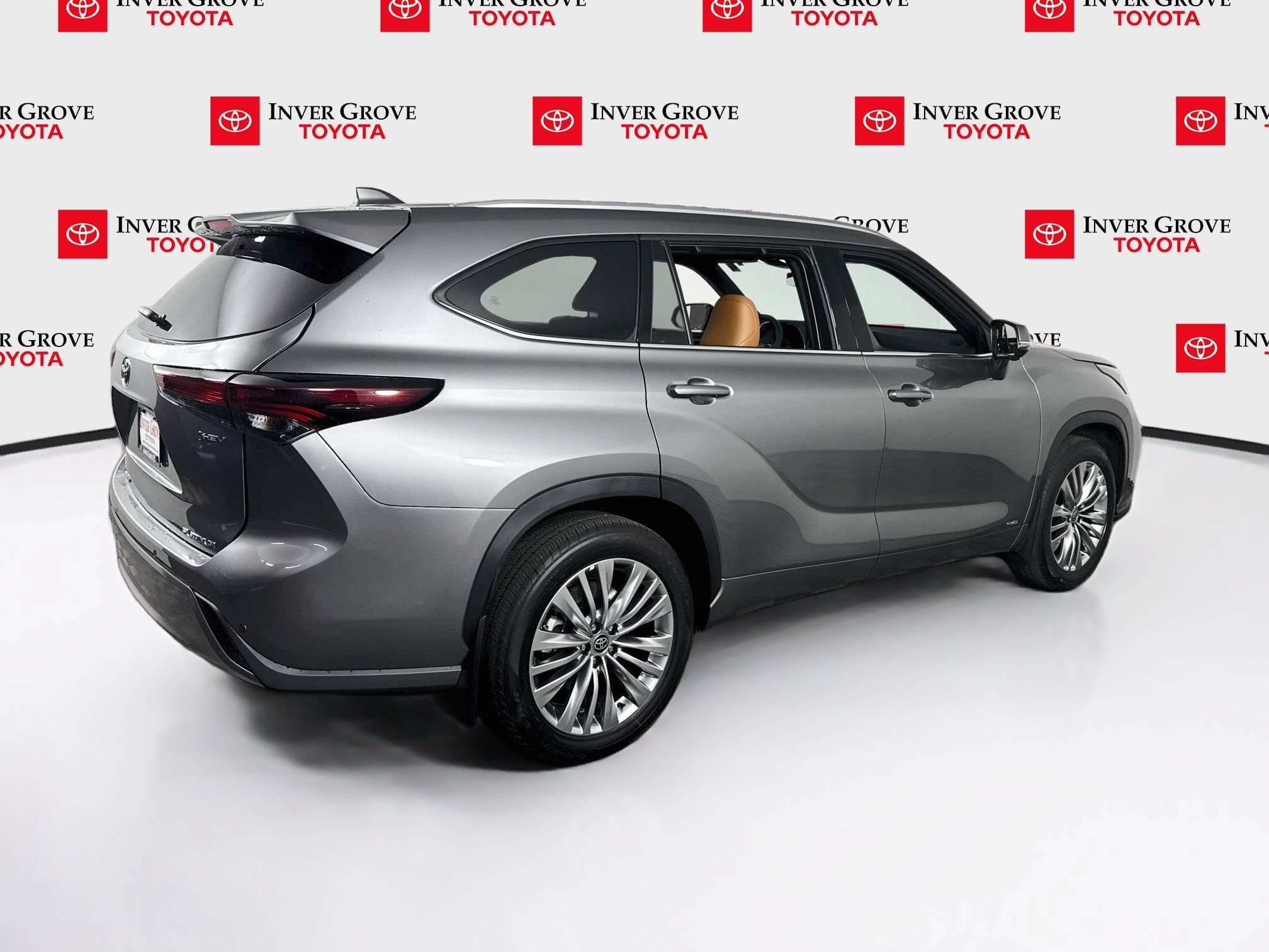 Used 2026 Toyota Highlander Platinum AWD/4WD image 5