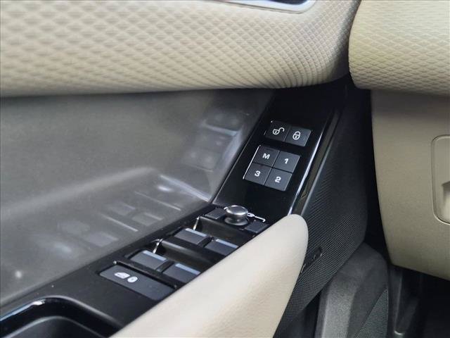 Used 2019 Land Rover Range Rover Velar S AWD/4WD image 10